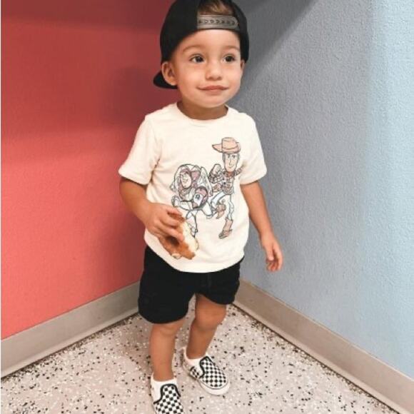 Disney Pixar Toy Story Package includes a book, the video and a 4T T-Shirt - Picture 8 of 8